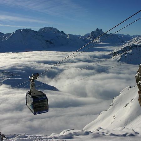 Haus Anna Apartments Langen am Arlberg Buitenkant foto