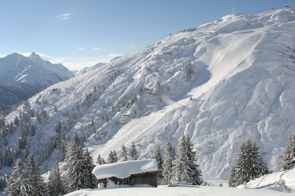 Haus Anna Apartments Langen am Arlberg Buitenkant foto