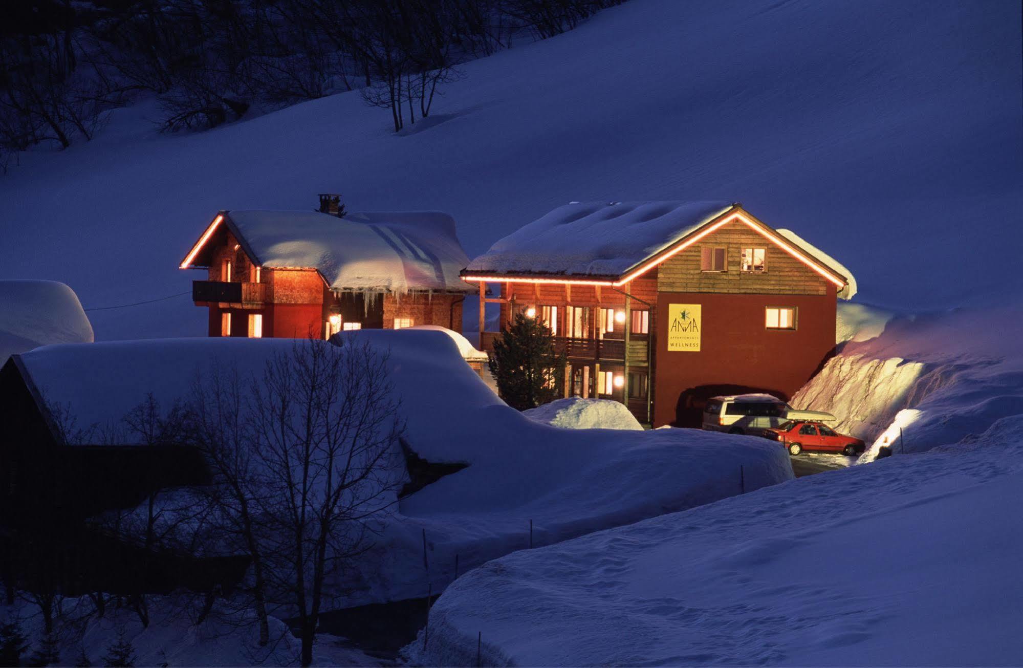 Haus Anna Apartments Langen am Arlberg Buitenkant foto