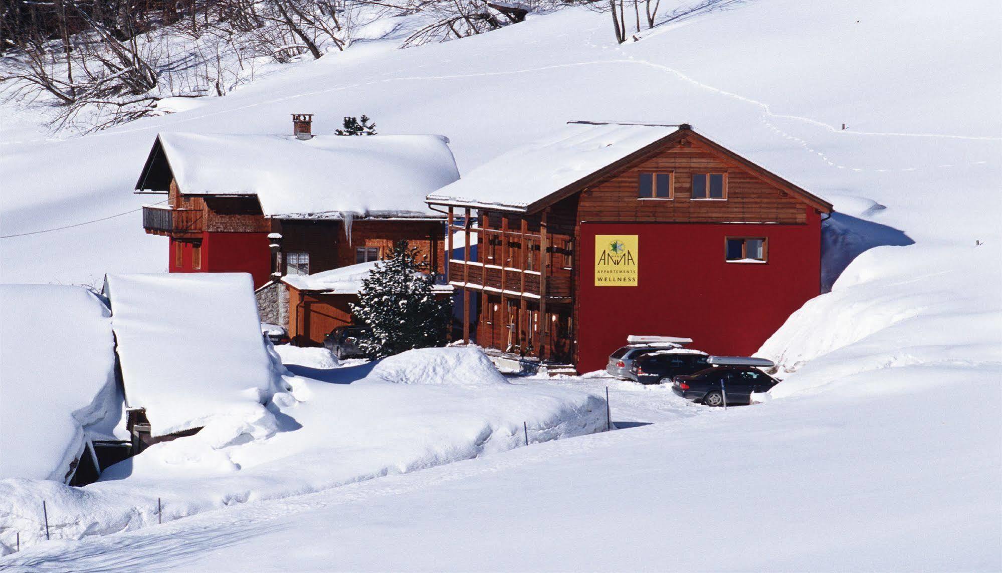 Haus Anna Apartments Langen am Arlberg Buitenkant foto